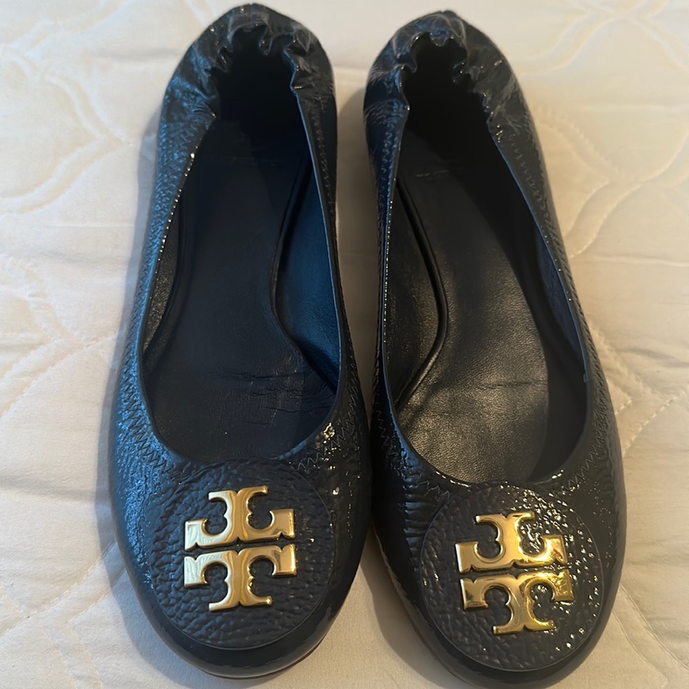 gently used Minnie Travel Tory Burch navy flats